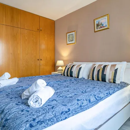 Apartamento Lovely In With Kitchen
