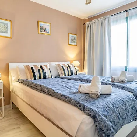 Lovely In With Kitchen Apartment *