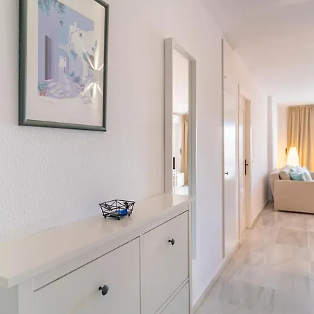 Lovely In With Kitchen Apartment *